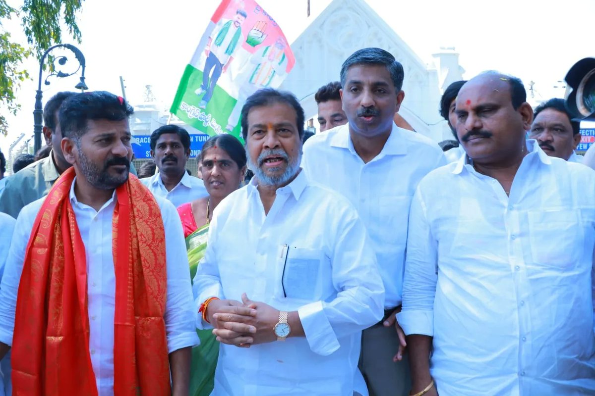 KantareddyT's tweet photo. కష్టకాలంలో అధ్యక్షుడిగా బాధ్యతలు చేపట్టి విజయ��ంతంగా సంవత్సర కాలం పూర్తి చేసుకున్న PCC అధ్యక్షులు రేవంత్ రెడ్డి గారికి శుభాకాంక్షలు...
@INCTelangana @revanth_anumula
#kantareddythirupathireddy #medakcongress #DCCPresident #CongressParty #RevanthReddy #mprevanthreddy https://t.co/JA32KkNhIV