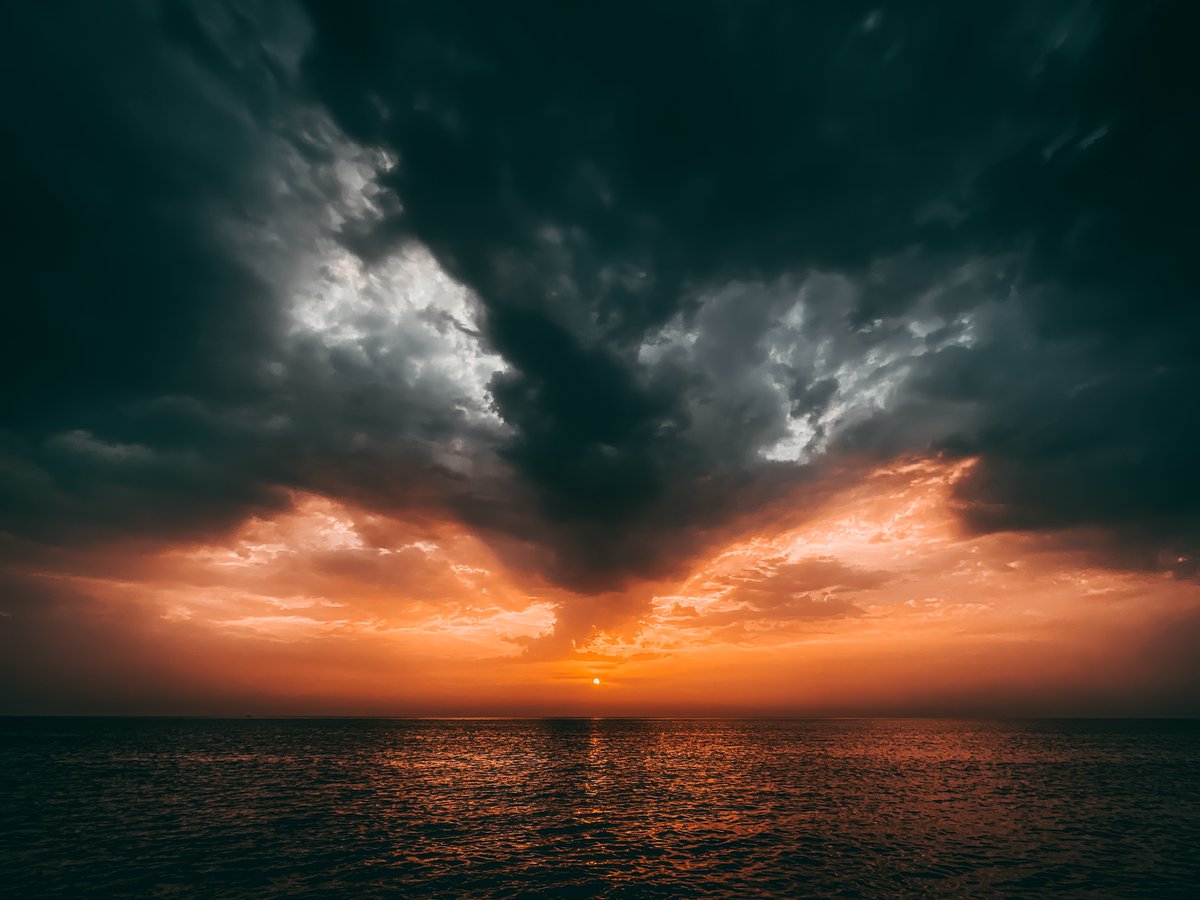 babarswaleheen's tweet photo. I call it .... #Vengeance

Took this shot using iPhone 11 Pro ultra-wide lens. 

#shotoniPhone #shotoniPhone11Pro #seaside #sunrise #Cloud #natgeo #Batman 

@Apple @AppleNews https://t.co/4WKNd3vDr9