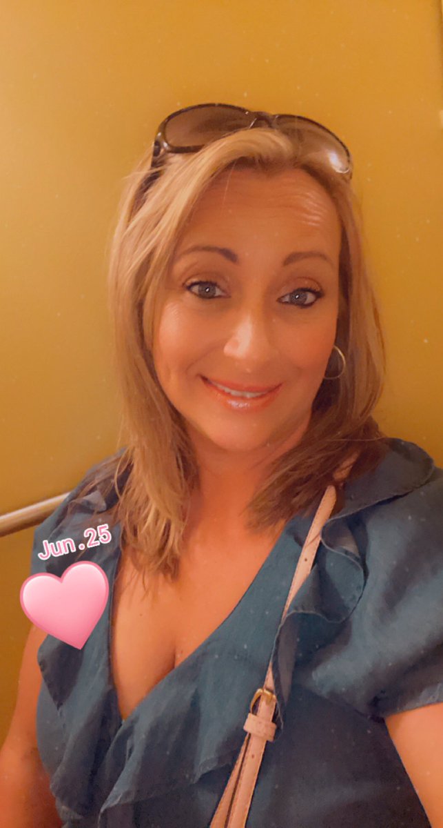 Having a blast with my chics in Portland Maine.. 😊