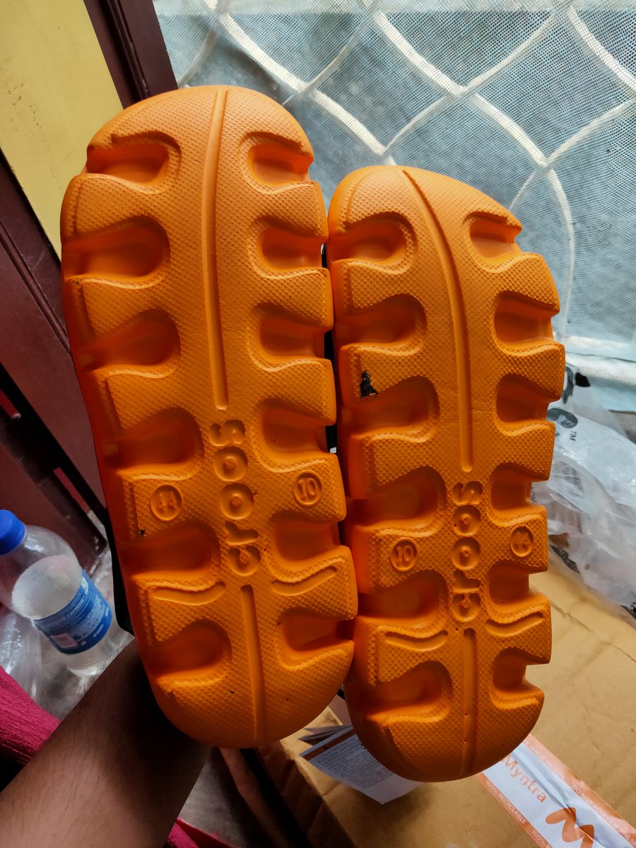 abhijitroyart's tweet photo. I got a fake @Crocs product from @myntra.
#fake #myntra #crocs https://t.co/TT4jLylBSE