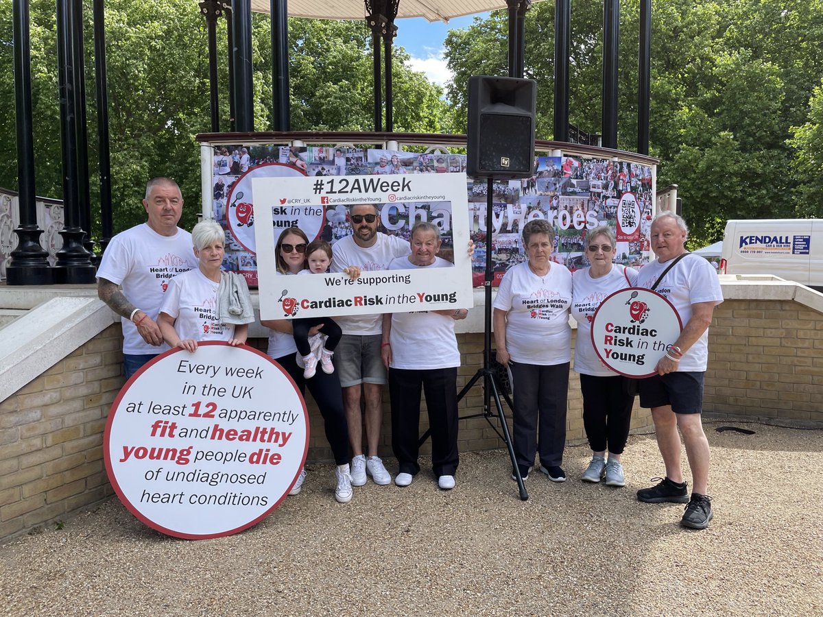 All the family ready for the London bridges walk in Memory Of Craig #12AWeek ❤️❤️❤️