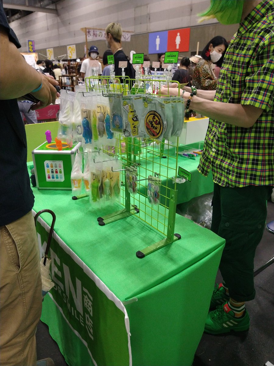 AIM_2122's tweet photo. クリエイターズマーケット行ってきた（その2）
@harikenjp  さんのブース
商品の展示の仕方や売り方がとても参考になった👍
見てるだけでわくわくするようなブースがいい感じ😉
商品のクオリティがいい割に値段もお手頃のため
一つ買えばよかったかも・・・・

#クリエイターズマーケット
#クリマ https://t.co/YP4IIyRIVI