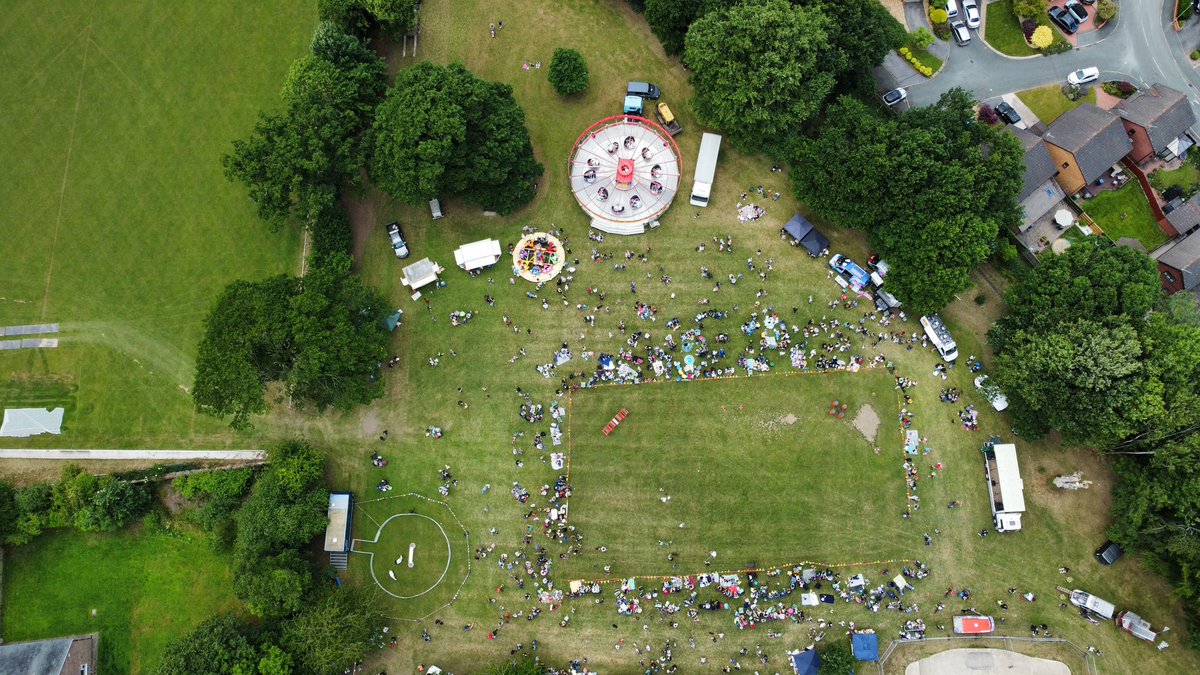 ahhealthsafety's tweet photo. Fantastic day at the #esclusham #rhostyllen village fete yesterday absolutely first class 👍 a very well done to the committee of Claire Sarah Penny John and Mark 👏👏👏👏👏 https://t.co/3PuUft3AZk