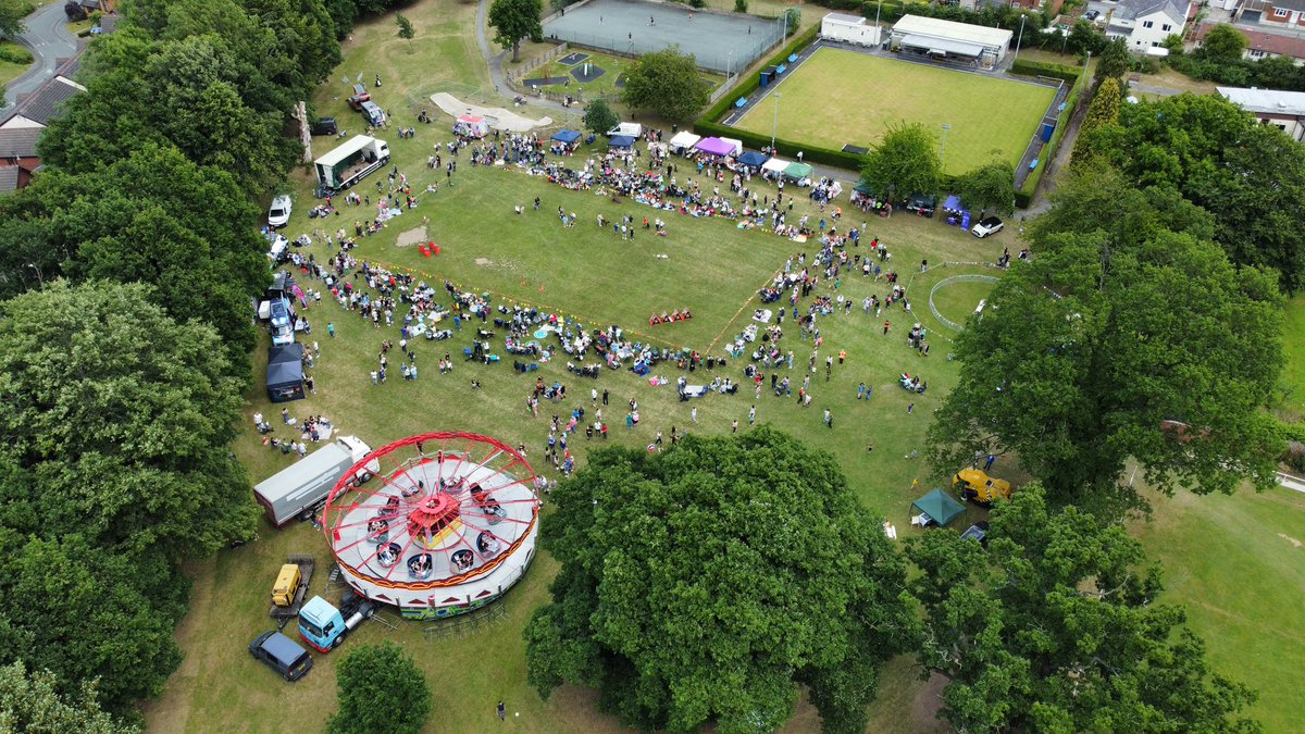 ahhealthsafety's tweet photo. Fantastic day at the #esclusham #rhostyllen village fete yesterday absolutely first class 👍 a very well done to the committee of Claire Sarah Penny John and Mark 👏👏👏👏👏 https://t.co/3PuUft3AZk