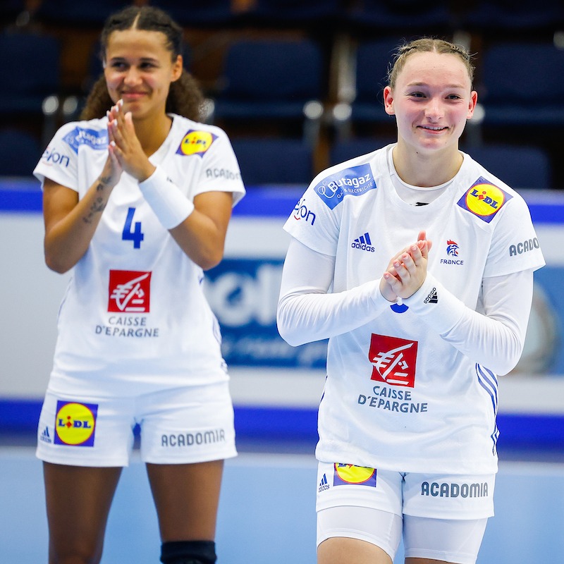 ffhandball's tweet image. 2️⃣ victoires, 1️⃣ nul
🥇 de la poule 

Bravo les Bleuettes 🇫🇷
Place au tour principal... 

#Bleuetfier @BanaPhilippe @bbarbusse @SPLagarrigue