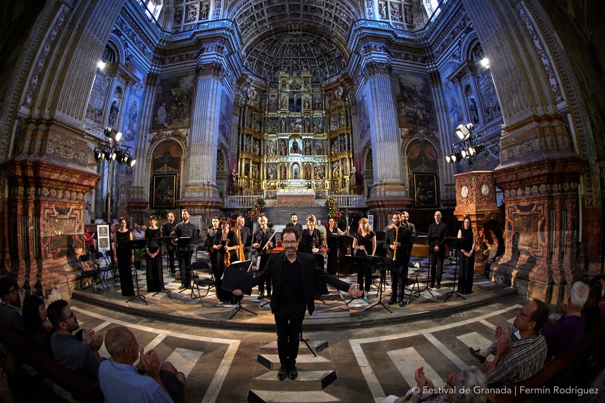 FestivalGranada's tweet photo. La fuerza de #LaGrandeChapelle, dirigido por #AlbertRecasens, conmemoró el 300 aniversario del nacimiento de #AntonioRodríguezdeHita.
Coproducción con el @cndm_inaem
#FestivalGranada #Granada #musicasacra #salmos #responsorios #antífonas https://t.co/6eaVP6WZqE