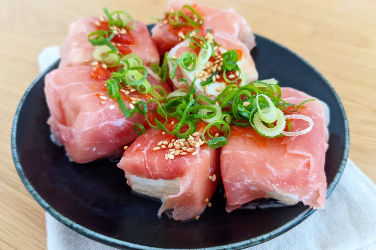 巻くだけで簡単おつまみ。悪魔の旨辛生ハム豆腐。