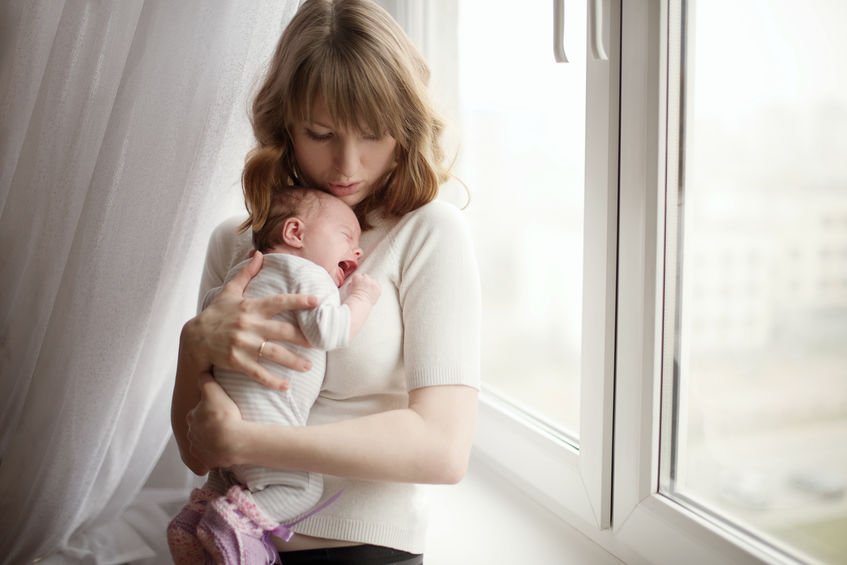 Nella gazzarra ideologica tra abortisti e antiabortisti, si perde il lato tragico e innegabile della questione, che è diritto alla vita del nascituro ma anche dramma esistenziale della gestante. Ipotesi come l’adozione prenatale sono alternativa reale alla soppressione del feto