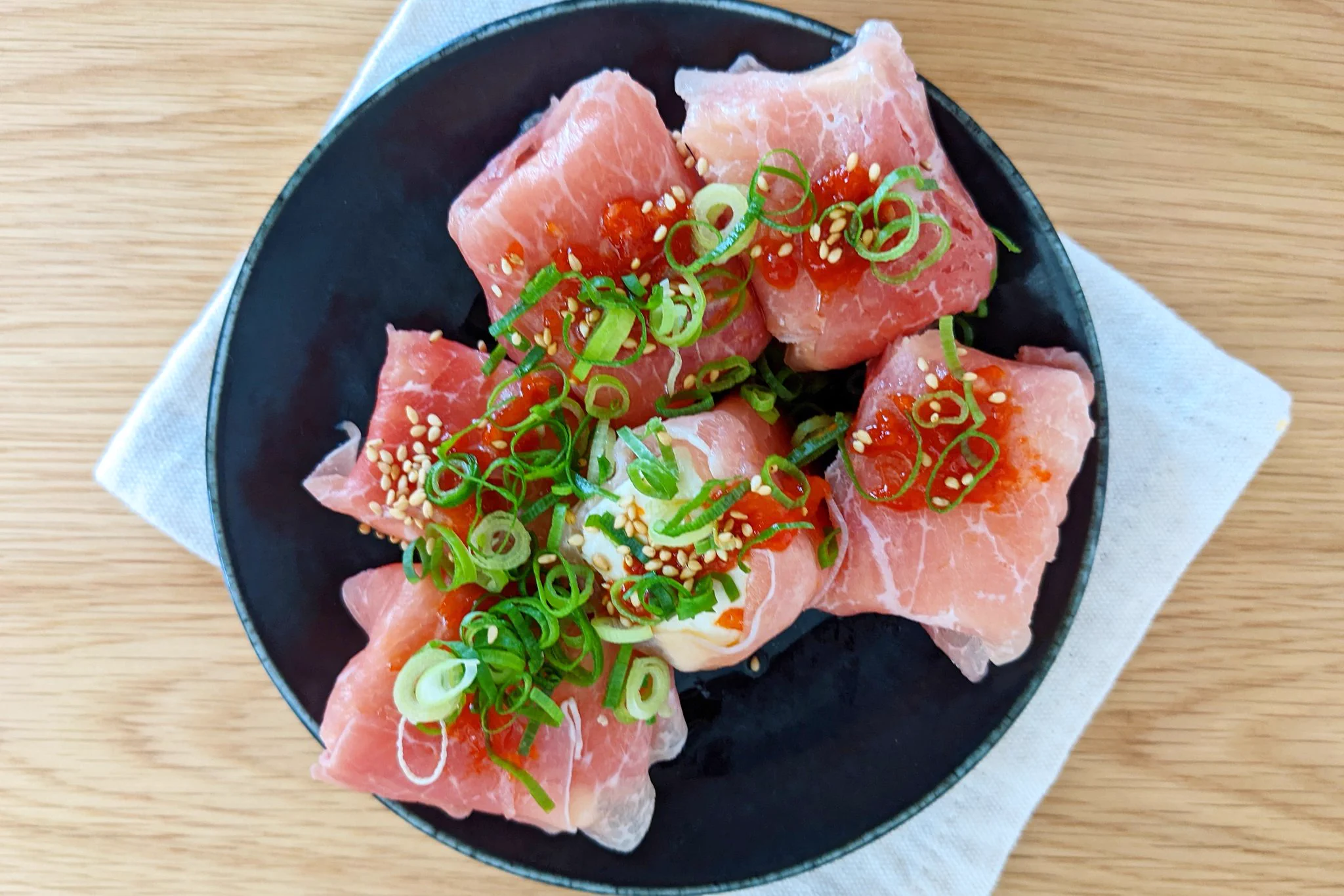 巻くだけで簡単おつまみ。悪魔の旨辛生ハム豆腐。