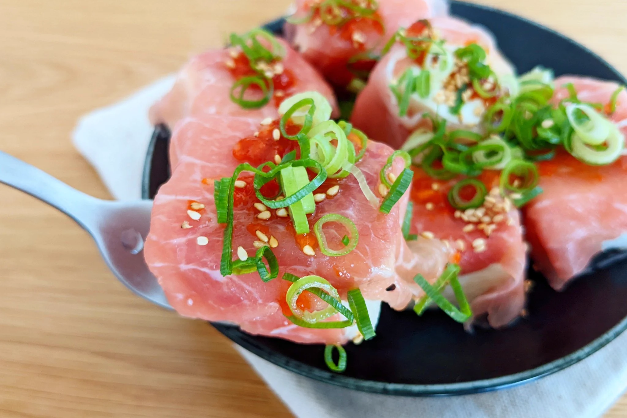 巻くだけで簡単おつまみ。悪魔の旨辛生ハム豆腐。