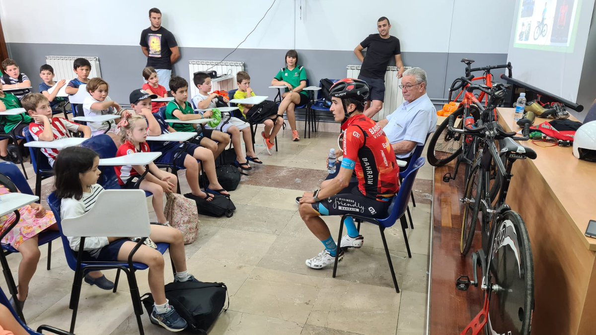 GelaPedagogikoa's tweet photo. π₯ Pello Bilbao gure bizikleta kanpusan, itzela!! π
ββ
π₯ Pello Bilbao en nuestro campus de verano, Β‘de lujo! π
Eskerrik asko Pello, handia!! π
#insalus #kutxabank #orbea #iddtek #olea #novadiet #kaiku #ayuntamientokarranza #segurosaxa #ardines #fruteriaareizti https://t.co/Vepnu5F1dy