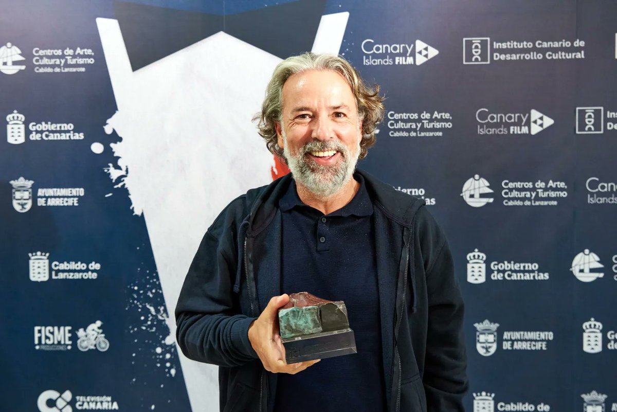 cinelanzarote's tweet photo. Muchísimos aplausos en el @TeatroSalinero tras la proyección de 'Cemento y acero', de Oriol Villar, Mejor Corto de Ficción Nacional del #FICL22. Preseleccionado para los @PremiosGoya, igual que el Mejor Corto Documental. 👏👏👏 https://t.co/J7qTOCTKjU