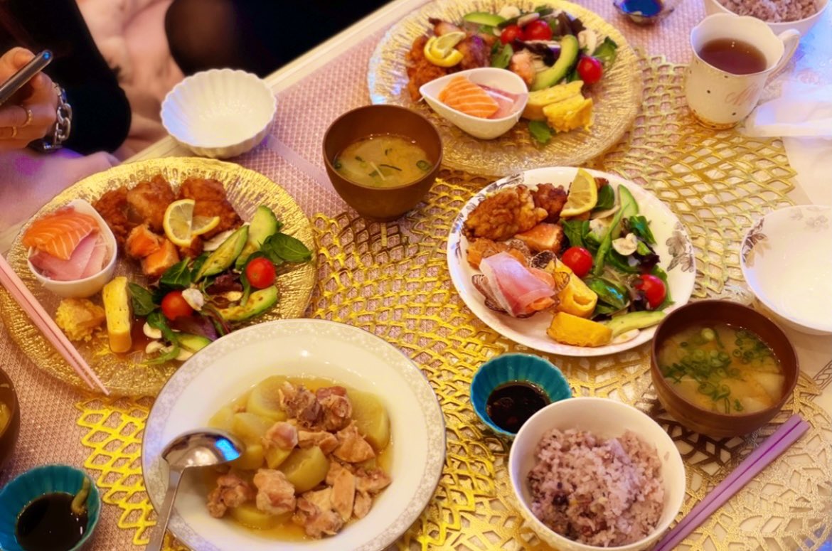 よく言われるコト第2位くらい！！
｢え、料理作れたの？！｣👩‍🍳🍳笑💗

食べるの好きだから一応作れるよ～🎶 https://t.co/l5tCBS9aAx