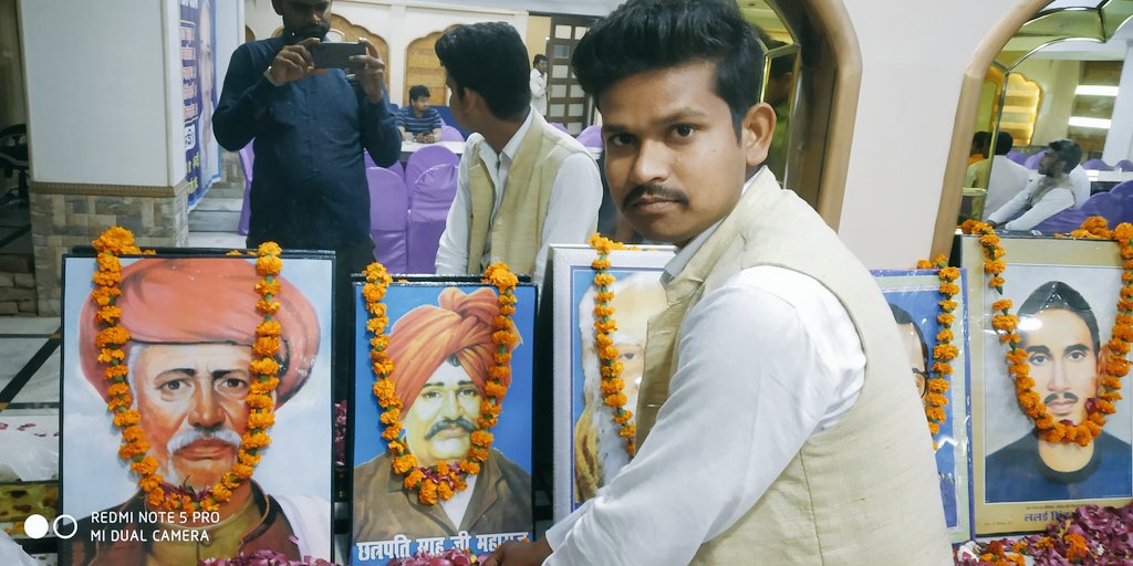 PrakaashVerma1's tweet photo. सामाजिक व्यवस्था परिवर्तन एवं आर्थिक मुक्ति आंदोलन के पुरोधा, शोषित पीड़ित वंचितों के नायक आरक्षण के जनक कोल्हापुर नरेश समतामूलक समाज निर्माण के पक्षधर राजर्शी छत्रपति शाहू जी महाराज जी के जयंती पर कोटि-कोटि नमन एवं विनम्र श्रद्धांजलि!!
💐💐💐🙏🙏🙏 https://t.co/8tETAt0pRn