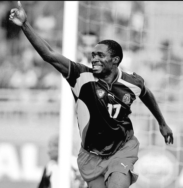 TheCameroonianZ's tweet photo. Une pensée pour Marc-Vivien Foé.

19 ans déjà #RIP 🙏🌹🇨🇲

#UnLionNeMeurtJamais #Cameroon https://t.co/lQ0u1PSyvE