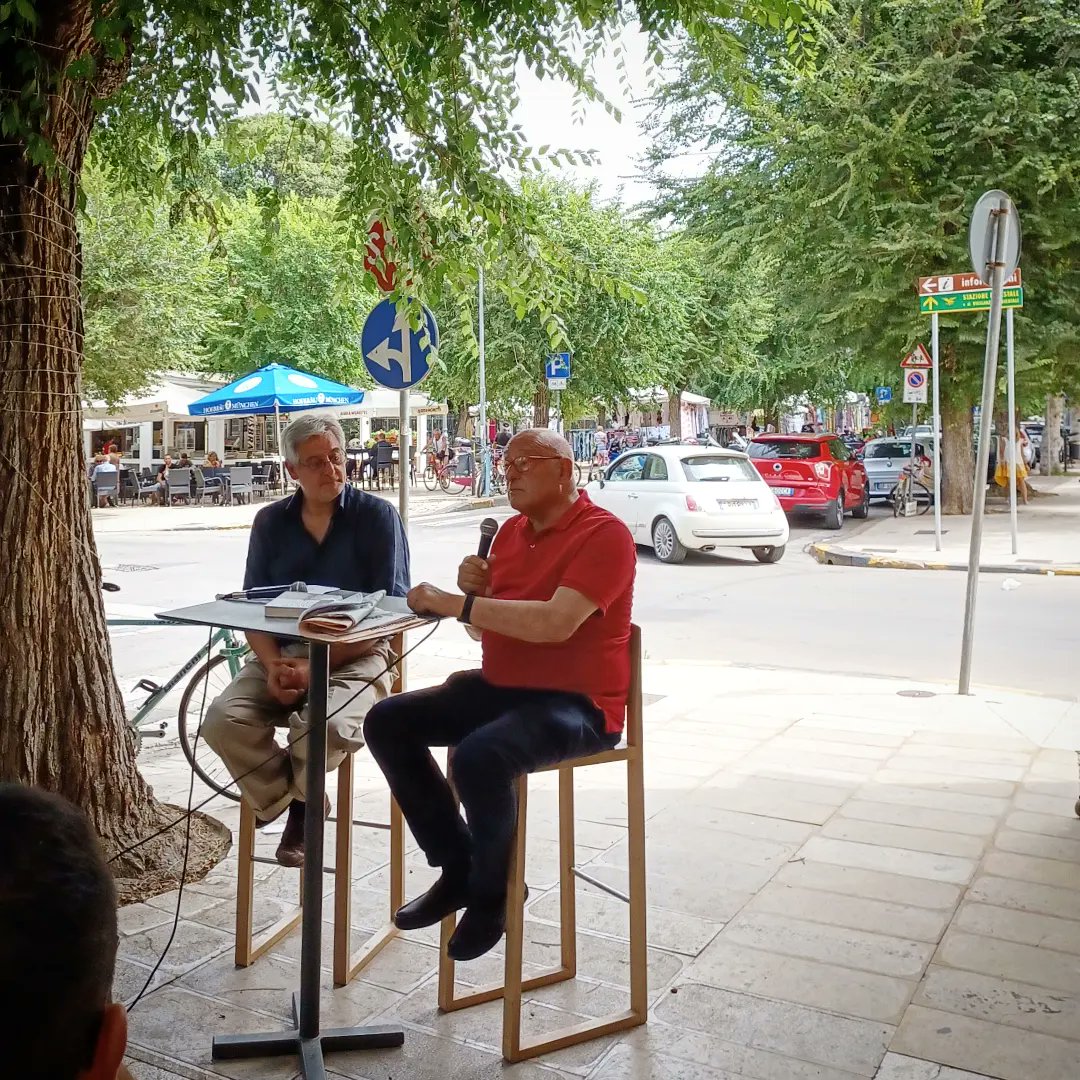 festivAlghero's tweet photo. La quinta giornata di #TraDueSponde inizia Nello spazio all'aperto della libreria @Cyrano_aho dove #PieroDorfles e @club_dante raccontano #Illavorodellettore (@libribompiani)

#dallaltrapartedelmare #CyranoAlghero #alghero #libri #sardegna #visitsardinia #algheroexperience https://t.co/6fT8OHqE4c