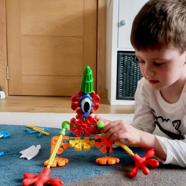 Give your child some different paints and some cardboard or paper and challenge them to paint a picture of something they love.

Read more 👉 lttr.ai/yovy

#learningactivities #FineMotorSkills #ChildrenSpringCrafts #CognitiveSkills #GreatSkills #EnhanceSkills