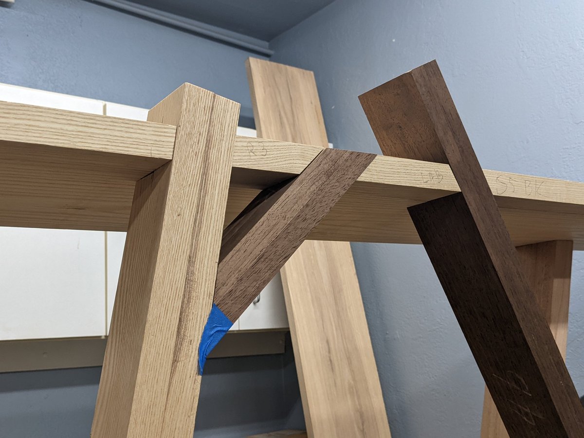 TianWoodwork's tweet photo. All structural components done, dry assemble for the first time and it feels reasonably stable. There are still some minor adjustments. After 50 mortises, there's finally no more mortise to cut. #project59 https://t.co/byvexQOMJn