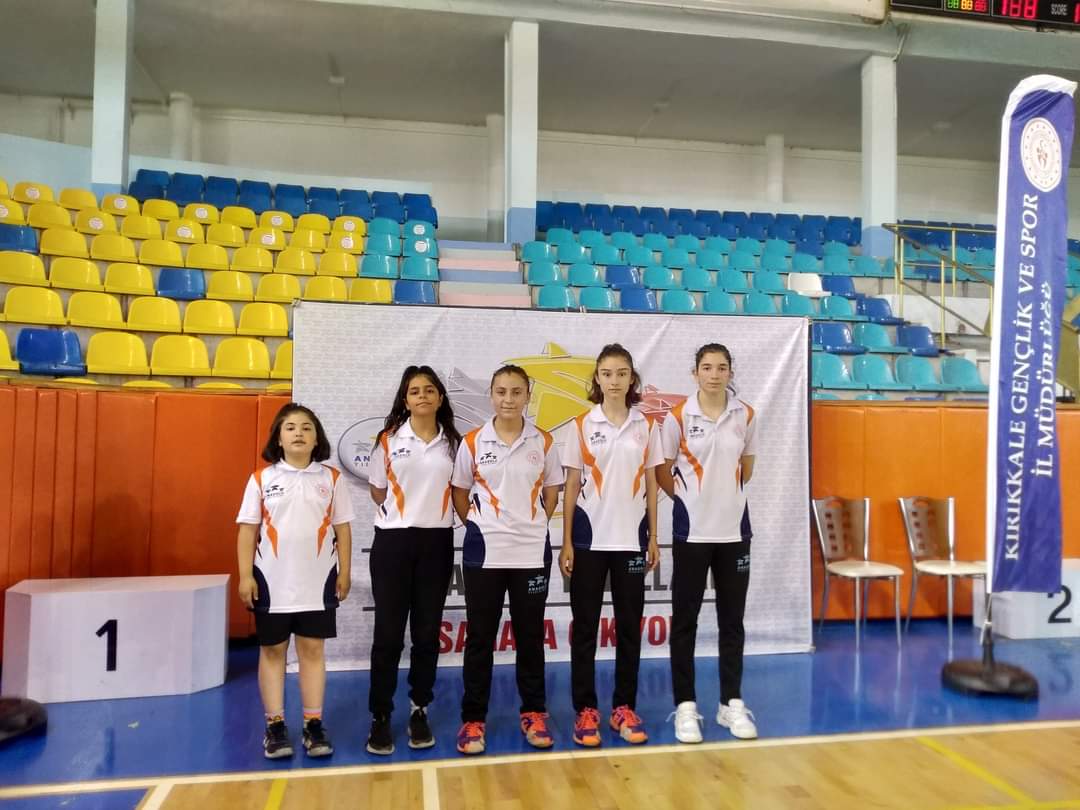 Anadolu Yıldızlar Ligi Çeyrek Final müsabakalarını başarılı bir şekilde tamamlayıp Yarı Finallere katılmaya hak kazanan takım sporcularımızı ve antrenörlerimizi tebrik ederiz.