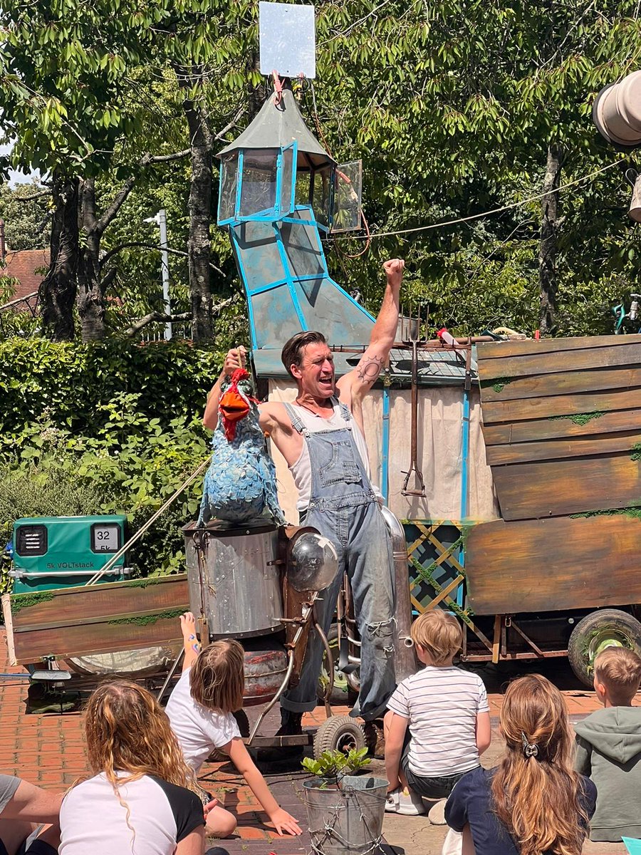 BstokeFestival's tweet image. Want to see everything at #BasingstokeFestival today? Here's how you do it:

🚶‍11:30am/Invisible Man/Meet at the Triumphal Gates
🥁12 noon/Distant Drums/London St
🐛1pm /Seed / Cross Street 
🌎 1.45pm/Phileas Fogg: Day 79/Market Place
🤹‍♀️ 2:30pm/Circus and workshop /Eastrop Park