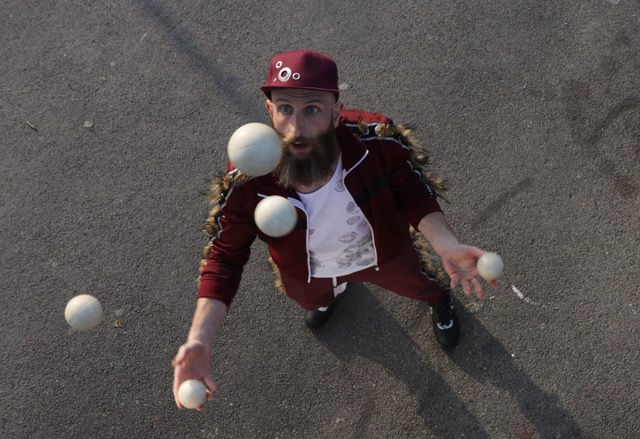 BstokeFestival's tweet image. Want to see everything at #BasingstokeFestival today? Here's how you do it:

🚶‍11:30am/Invisible Man/Meet at the Triumphal Gates
🥁12 noon/Distant Drums/London St
🐛1pm /Seed / Cross Street 
🌎 1.45pm/Phileas Fogg: Day 79/Market Place
🤹‍♀️ 2:30pm/Circus and workshop /Eastrop Park