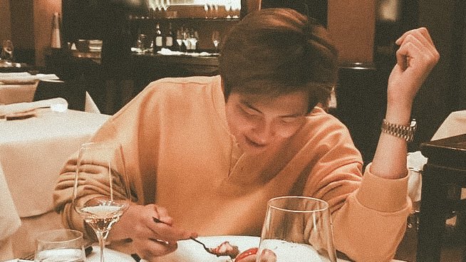 rkivesfile's tweet photo. on a date with him ♥️ https://t.co/tAqc9WwPjr