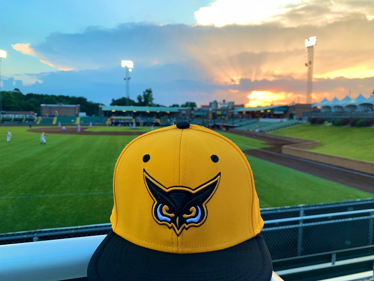 ItsErikMertens's tweet photo. Ended the day with meeting a Twitter baseball friend for the first time! I hear his voice all the time on @LetsGet2TheShow & heβs just as nice in person! @skotskipole, thanks for showing @CarinosaLeon & me a good time with @ofallonbaseball! #ErikLikesBaseball #AllTheBallparks https://t.co/ckp9O3jZZx