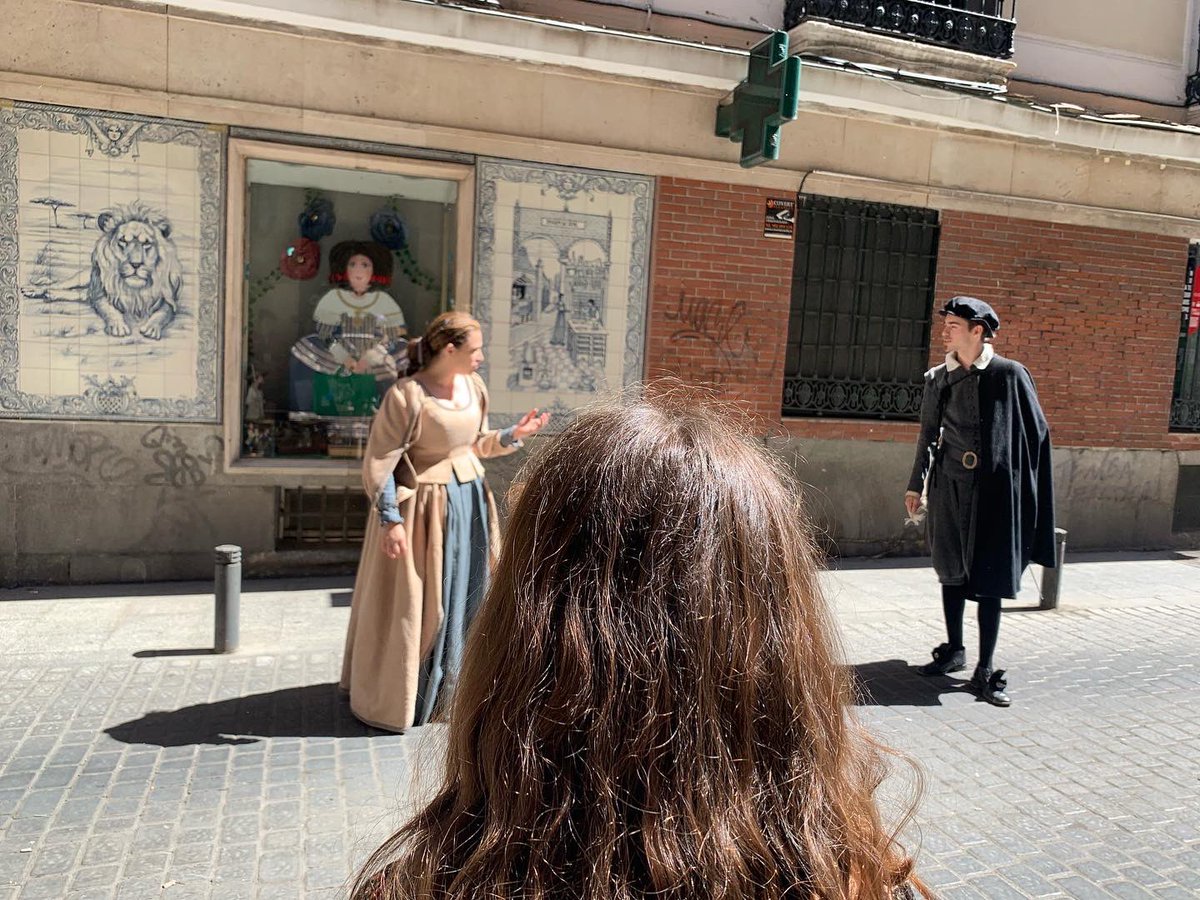 lmochales's tweet photo. Ruta teatralizada 'Letras y Espadas' de la #CasaMuseoLopeDeVega. Las calles del #BarrioDeLasLetras nos esperan, de @lear_producciones con Dramaturgia @perezreverte 

@noeliamarnez @josebapriego @migueldemi

#RutasTeatralizadas #RutasLetrasyEspadas #SomosMuyDeLope #CulturaMadrid https://t.co/qKNOFlzV6R