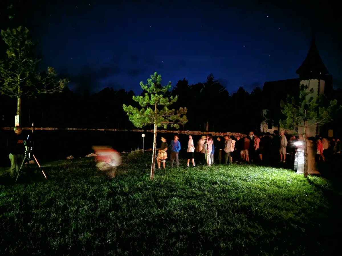 Anakamp'ta gündüz programında 120 öğrencimizle teleskop kullanımı eğitimi ve pratik uygulamaları yapıp, gece de gözlem yaptık. Öğrencilerimiz bir yandan takımyıldızları öğrenirlerken, bir yandan çift yıldızların gözlemini yaptılar. <a href="/EUObservatory/">EU Observatory (EU Gozlemevi)</a> <a href="/Yoldas_Ezgi/">Ezgi Yoldaş ☆</a> <a href="/AcikBeyinEgitim/">AçıkBeyin Eğitim</a>