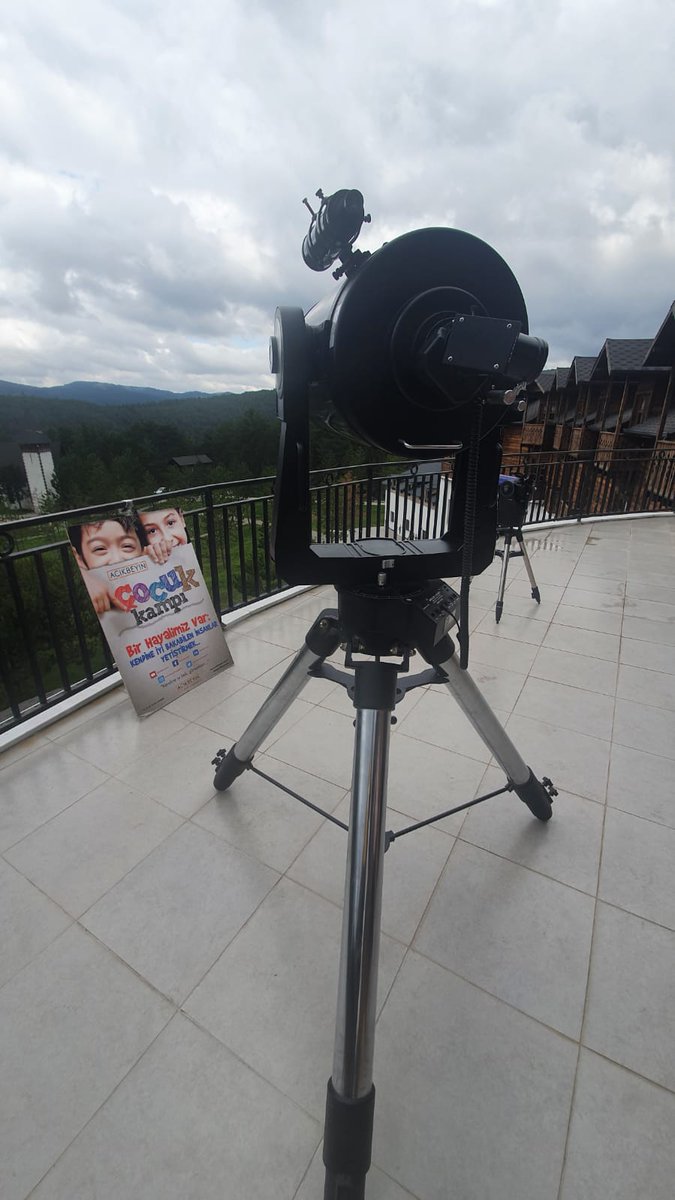 Anakamp'ta gündüz programında 120 öğrencimizle teleskop kullanımı eğitimi ve pratik uygulamaları yapıp, gece de gözlem yaptık. Öğrencilerimiz bir yandan takımyıldızları öğrenirlerken, bir yandan çift yıldızların gözlemini yaptılar. <a href="/EUObservatory/">EU Observatory (EU Gozlemevi)</a> <a href="/Yoldas_Ezgi/">Ezgi Yoldaş ☆</a> <a href="/AcikBeyinEgitim/">AçıkBeyin Eğitim</a>