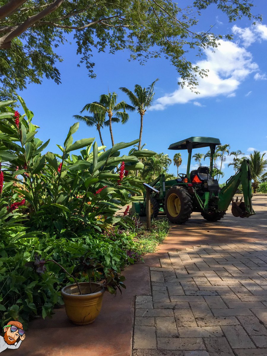 #NaturePhotography #tractor #Maui