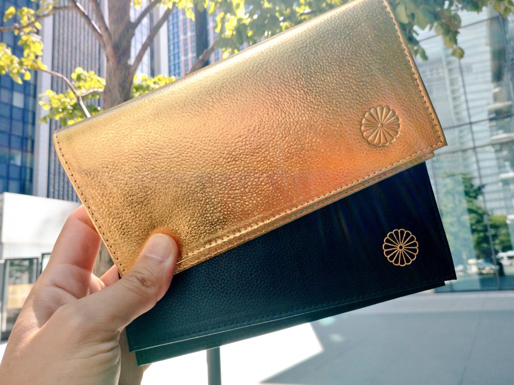 【新品】皇居　長財布　激レアゴールド 皇居の長財布ゲット✨ 色が8種類ぐらいあって悩んだけど、ゴールドと