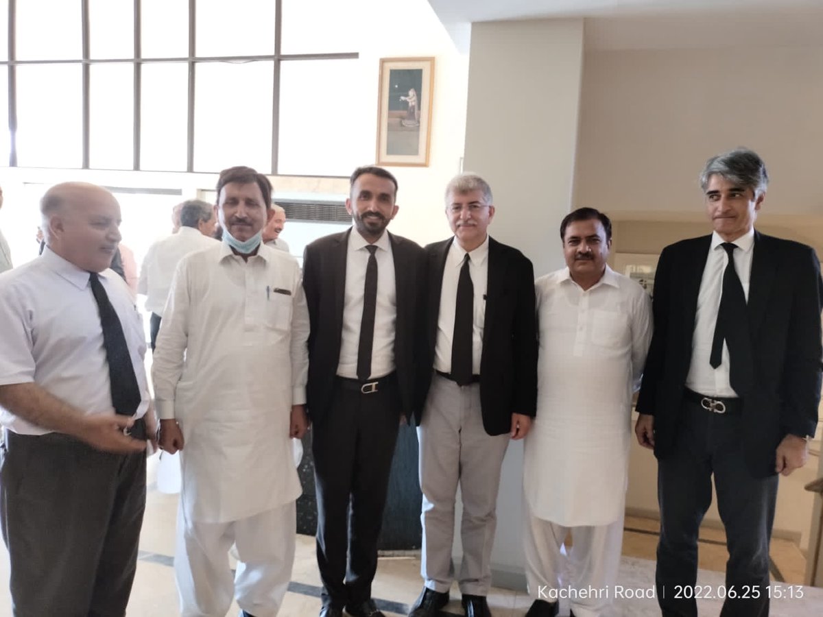 AbidSZuberiASC's tweet photo. Meeting our friends & supporters in Sialkot.
25.06.2022
#AbidSZuberi #AbidZuberi #AbidShahidZuberi #SupremeCourt #PresidentSupremeCourtBar
#ElectionSCBA
#PresidentSCBA
#ASC #Lawyer #Sialkot #Pakistan
#ElectionSCBA #Punjab https://t.co/RVfdVAsKYN