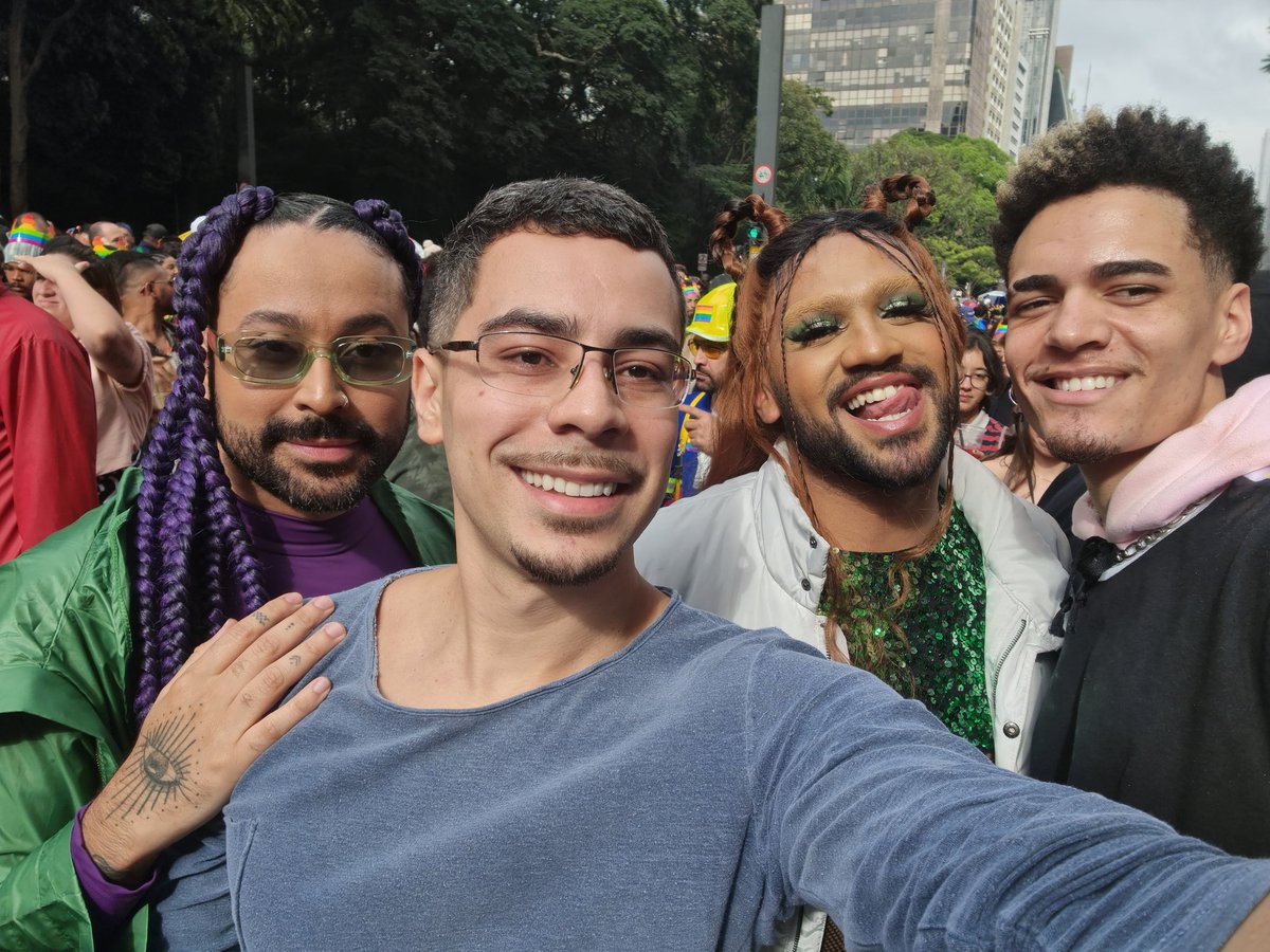 frajola_zn's tweet photo. Postando a foto com parte dos integrantes do #QuebradaQueer que eu esqueci de postar domingo ❤️
Parada gay SP https://t.co/fUFuy5JP5c