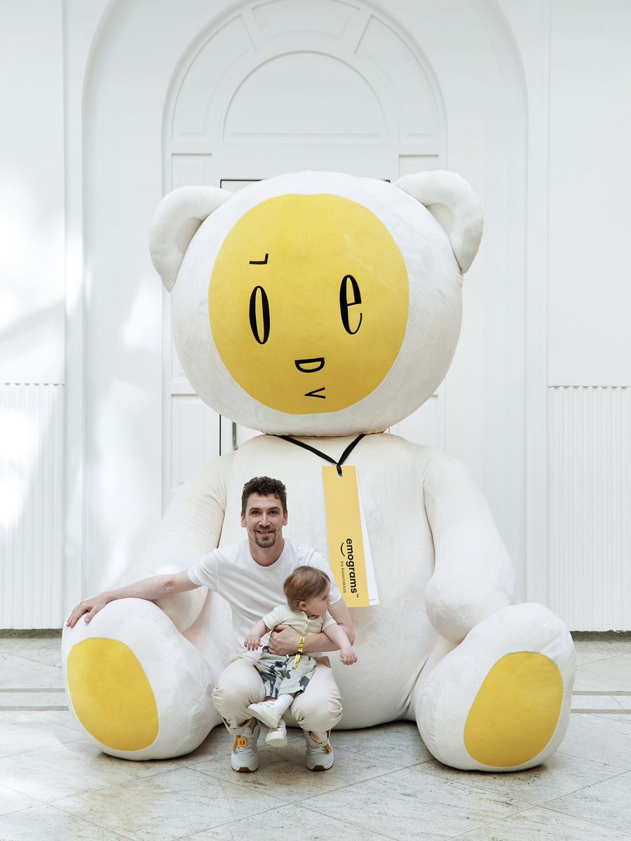 the_emograms's tweet photo. Giant 2,5 m high @the_emograms Loved Bear plush sculpture 

#arttoyculture #arttoy #sculpture #contemporaryart #contemporarysculpture #art #popculture #popcultureart #hypebeastart #artist https://t.co/X6mIrui6IP