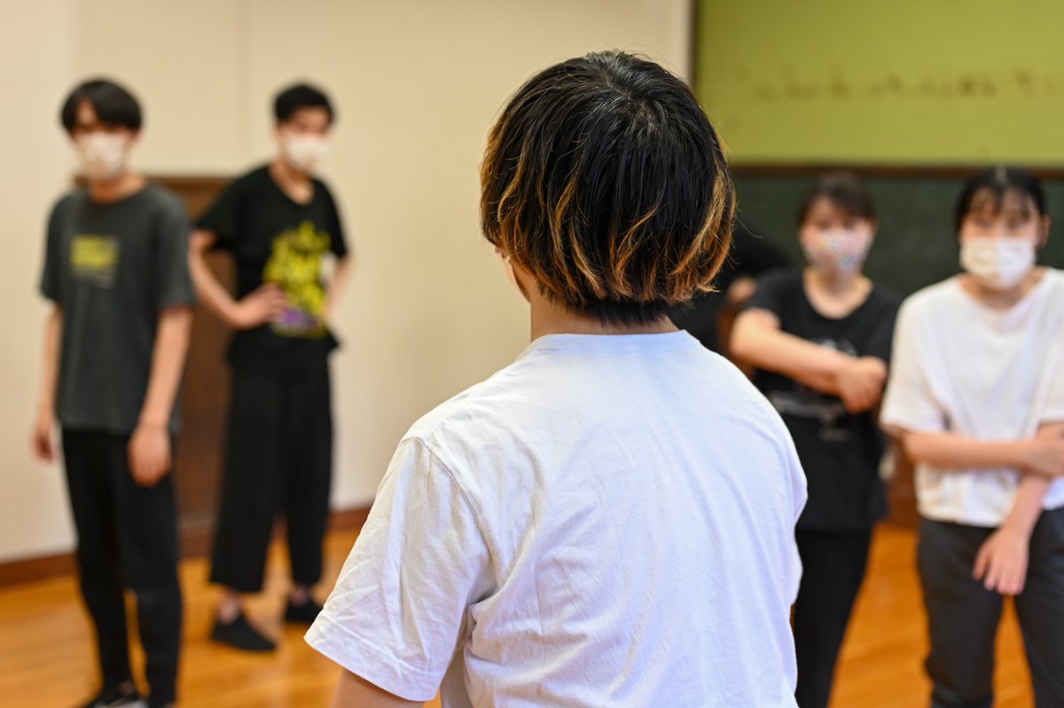 U30支援プログラム第三弾
『鬱憤』
2022年 7月
15(金) 19:00・16(土) 15:00
京都府立文化芸術会館

オープニング稽古の様子。作曲・振付は本城祐哉が担当します。皆様のお越しをお待ちしています。

詳細：
gentou-gekijou.themedia.jp/pages/1775317/…　#音楽劇鬱憤