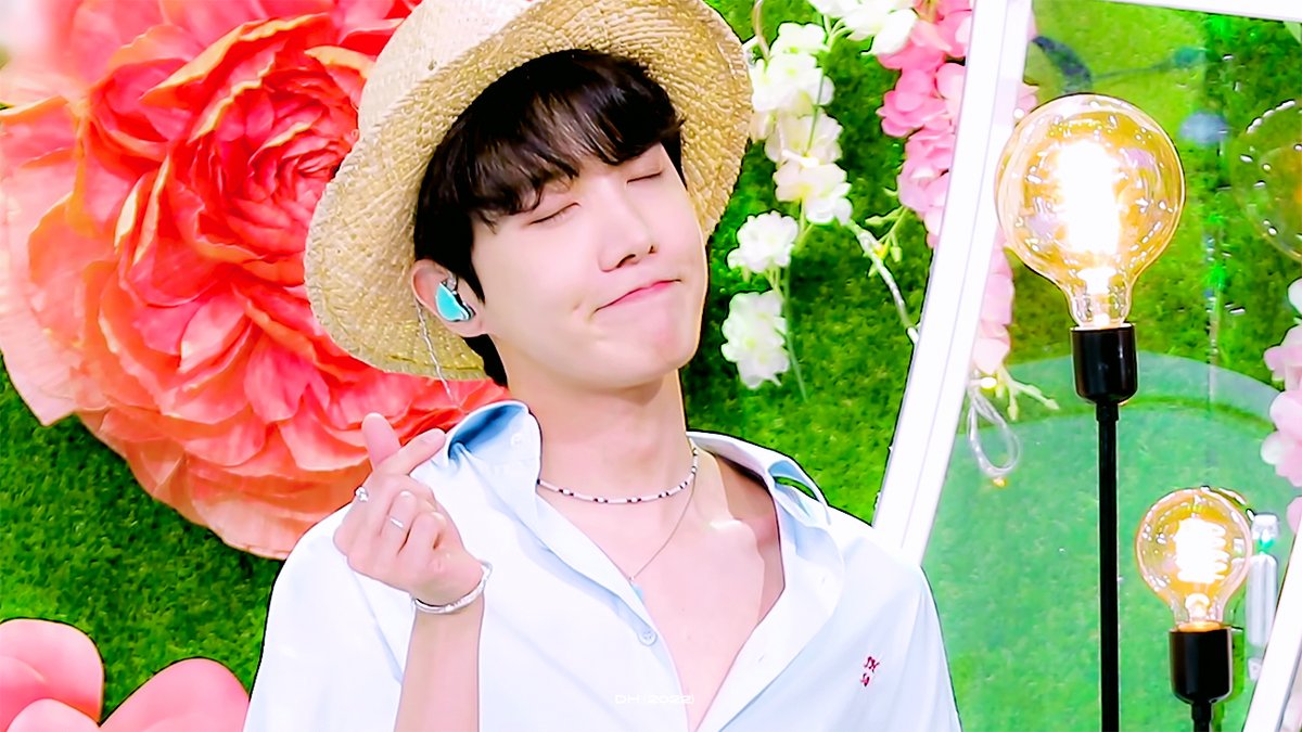 218DH's tweet photo. #호석 #JHOPE @BTS_twt https://t.co/QvU3azsDwi