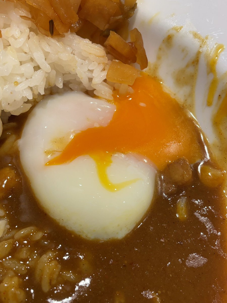 xyz_221's tweet photo. パリパリチキンカレー2辛+温泉卵🍛😉🍛 https://t.co/aVL6csYYMc