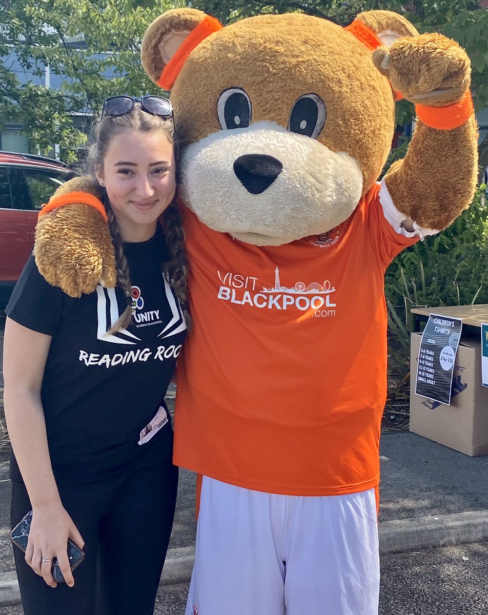 EmmaFAllen1's tweet image. Shoutout to @BlackpoolFC for supporting @UnityBlackpool with their brilliant @RocksUnity Reading Festival yesterday! Here’s my niece and nephew celebrating all things reading and having fun meeting their heroes!