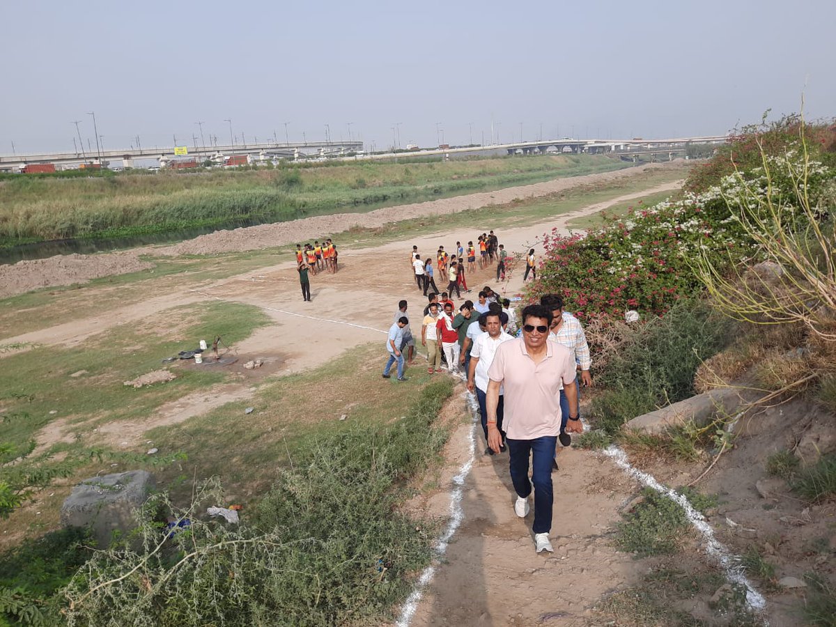 devendrayadvinc's tweet photo. Met Kabaddi players in & around Badli today & invited them to participate in Ch. Niader Singh Memorial RuralbSports Meet
A golden chance for sports enthusiasts in & around Delhi,it should be availed by all for promoting sports in the region.
#SupportForSport
#CNSRuralSportsMeet https://t.co/cRLhwypaHy