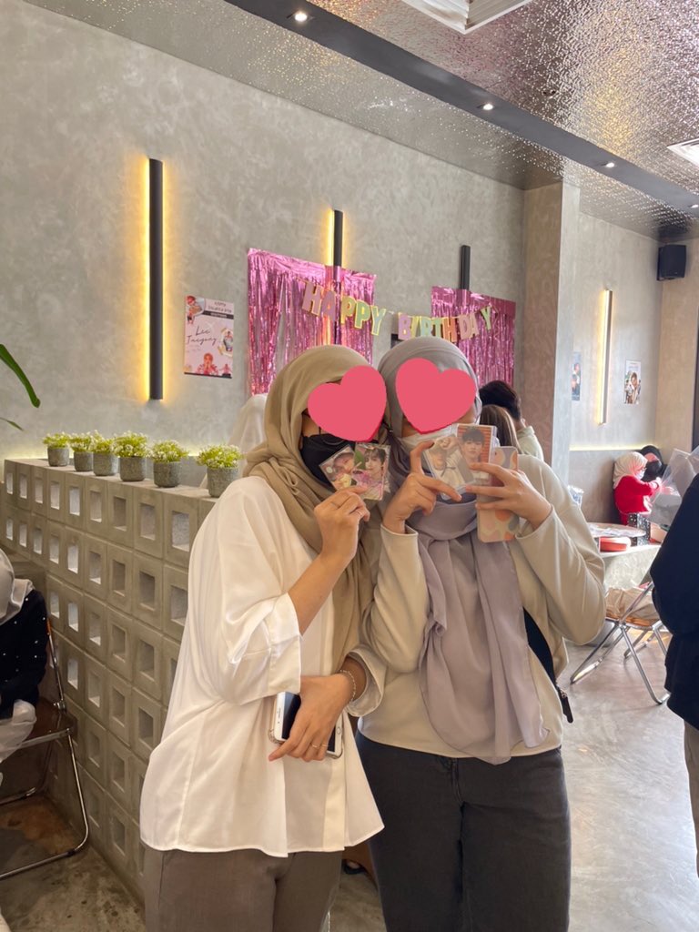 so late but some photos from yesterday's cupsleeve event hehe #NEOsInWonderland 🫶🏼