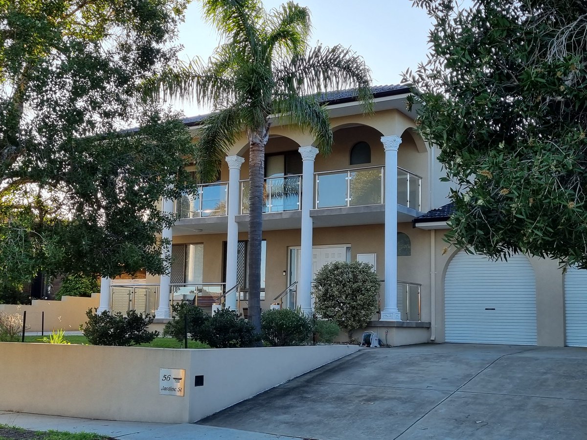willwebst's tweet photo. Italian / Greek inspired 80s mansions of Balcatta, Western Australia 🏠🏛 https://t.co/qaU8CSVu8Z