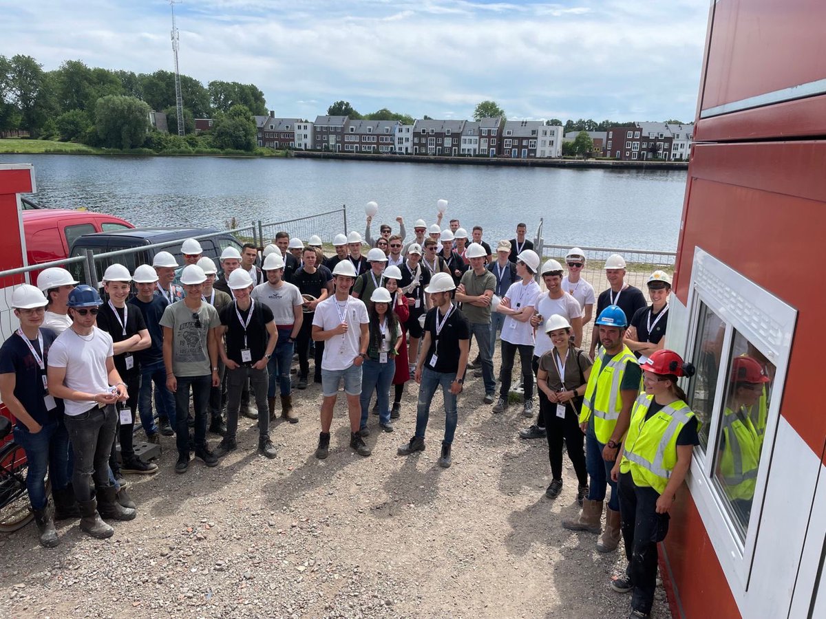 PeterHutten's tweet photo. Onderwijs en Bouw trekken samen op bij @VanWijnenGroep. In Dronten kwam Bouwkunde en Installatietechniek van @Alfacollege op bezoek om van elkaar te leren, in Drachten ‘knippen en plakken’ leerlingen van De Parel alvast hun toekomstige school. https://t.co/5ANIB5063D