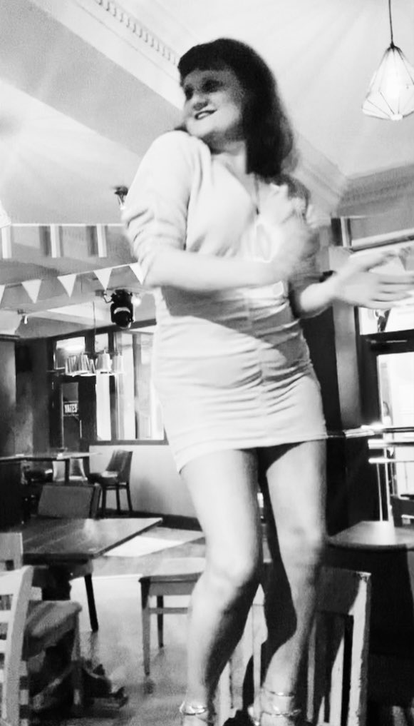 helmslou's tweet photo. When a girls gotta party she means business! ❤️X #dancingqueen #dancing #partytime #partyideas #partygoals #dancingislife #DancingQueenChallenge #QueenOfDance #partying #partyqueen #lifestyle #onAchair https://t.co/2yLPekwOtm