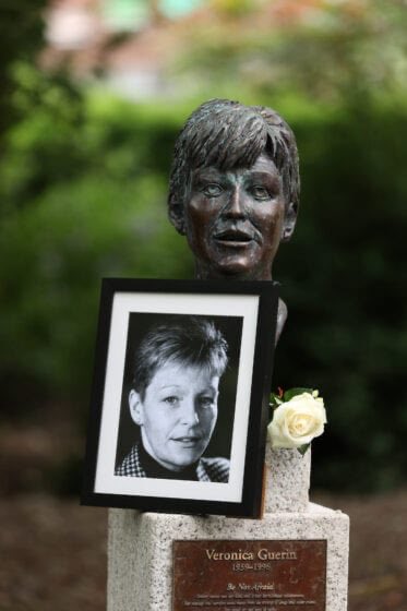 PatMcA's tweet photo. Remembering Veronica Guerin today on her anniversary. Thinking of her family and many friends. Ar dheis Dé go raibh a hanam dílis. https://t.co/CNjeIZ4QAt