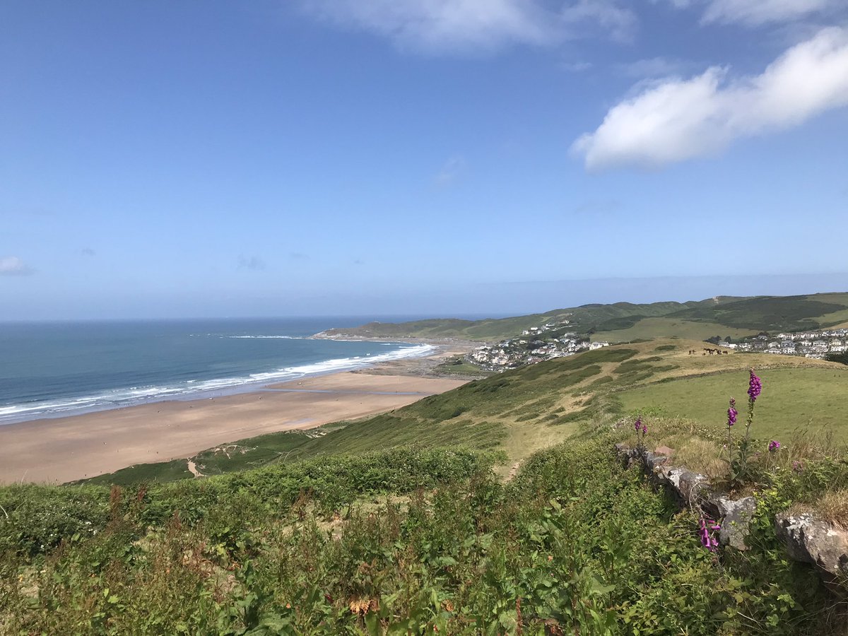 Good luck to all the North Devon AONB Marathon, Half Marathon and 10k runners today. 🍀#northdevonmarathon
Starting and finishing in #Woolacombe, the event is raising money for the North Devon Hospice. Give the runners a cheer of encouragement if you see them! #northdevonhospice