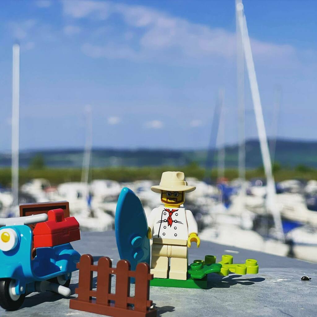 Opplevelseskurs's tweet photo. Tenkte å prøve meg litt i Norges største innsjø. Litt skeptisk, men vatn er vatn! @visitinnlandet @visit_innlandet #mjøsa #legophotography #legominifigures #legoleaks #lego @lego @lego_minifigures_and_co @thenerdatheart @legolegatus @minifigures.world https://t.co/UUj8FfQeCG https://t.co/czPurAx2gU
