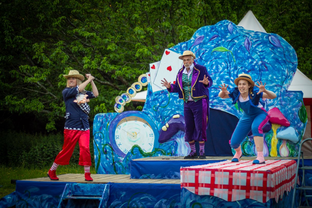 CommonPlayers22's tweet photo. After a lovely performance last night at the beautiful @nationaltrust Knightshayes, today we are in Puddington for a 4pm show!

Tickets are available on the gate and they even include a cream tea! Sounds like the perfect Sunday! ☕🍰🐰

Wonderland awaits! https://t.co/ZHOvLGuFXY