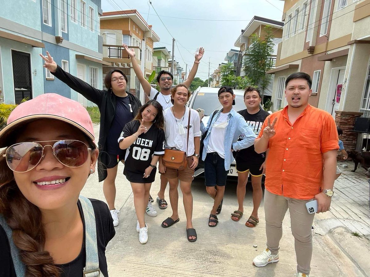 iam_PAUVINCE's tweet photo. A belated, but nevertheless fun #SaturdayGroup celebration for Zarah and Dana + bonus life rants. Lahat may baon! 😂 Sleep well, loves! Bukas, back to work na… KAYO. 🤗 #WeekendLove https://t.co/YisnVu5ofL