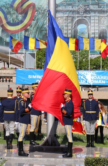 MonitorAparare's tweet photo. Ziua Drapelului Naţional se sărbătoreşte astăzi. Data de 26 iunie a fost proclamată Ziua Drapelului Naţional prin Legea nr. 96 din 20 mai 1998.
#Romania #DefenceMonitor #NationalFlagDay https://t.co/10Oxnt7QDg